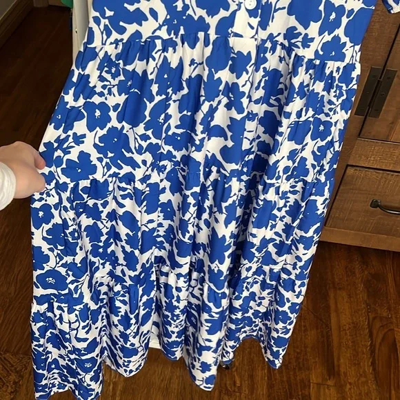 Women’s blue and white floral dress - Picture 3 of 6